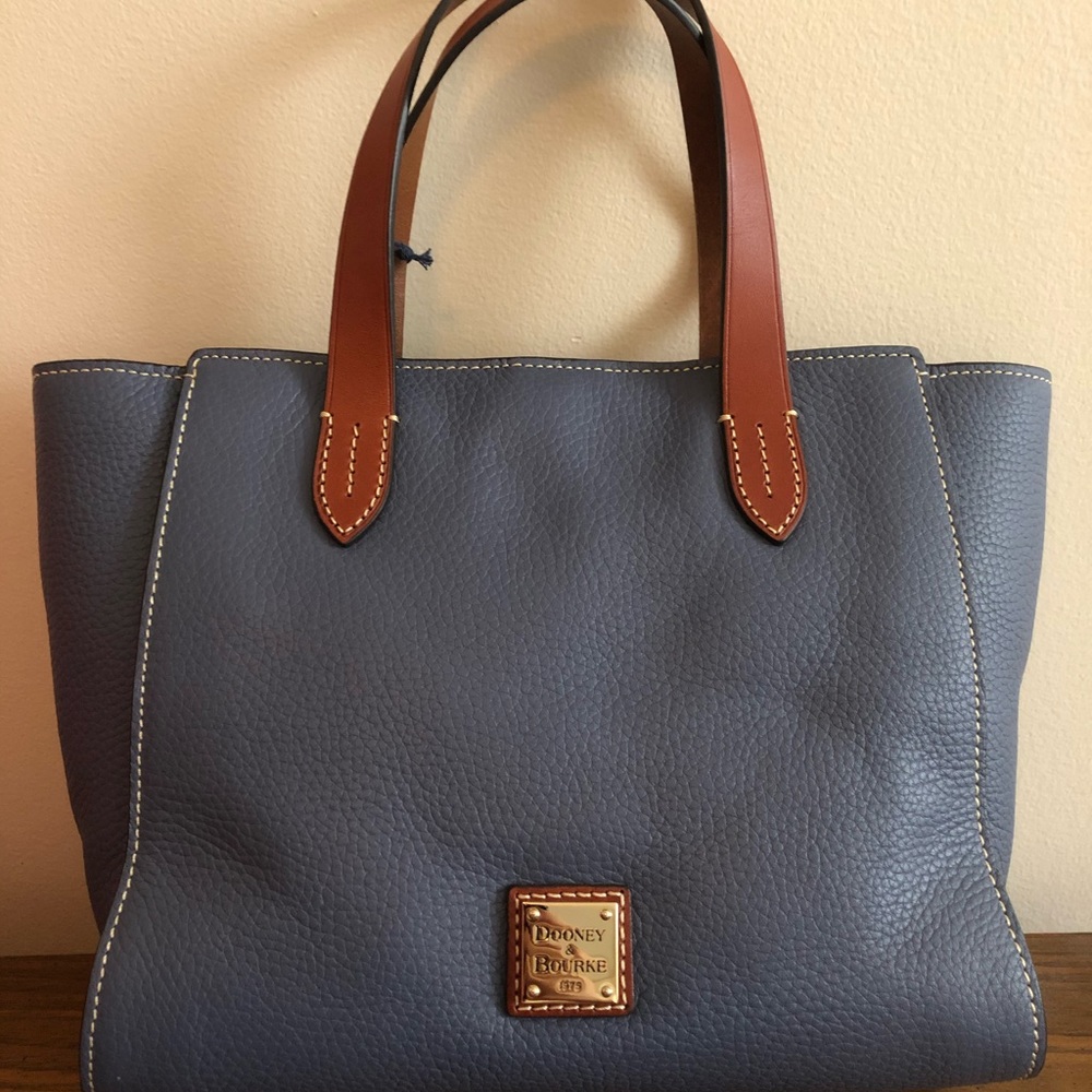 Dooney & Bourke Hand bag